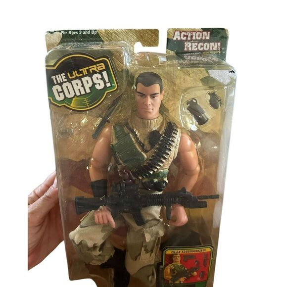 The Ultra Corps Recoil Lanard 2004 action recon with extra weapons NOS - Picture 2 of 6